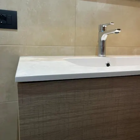 At Mogliano A Casa Ma In Apartamento *